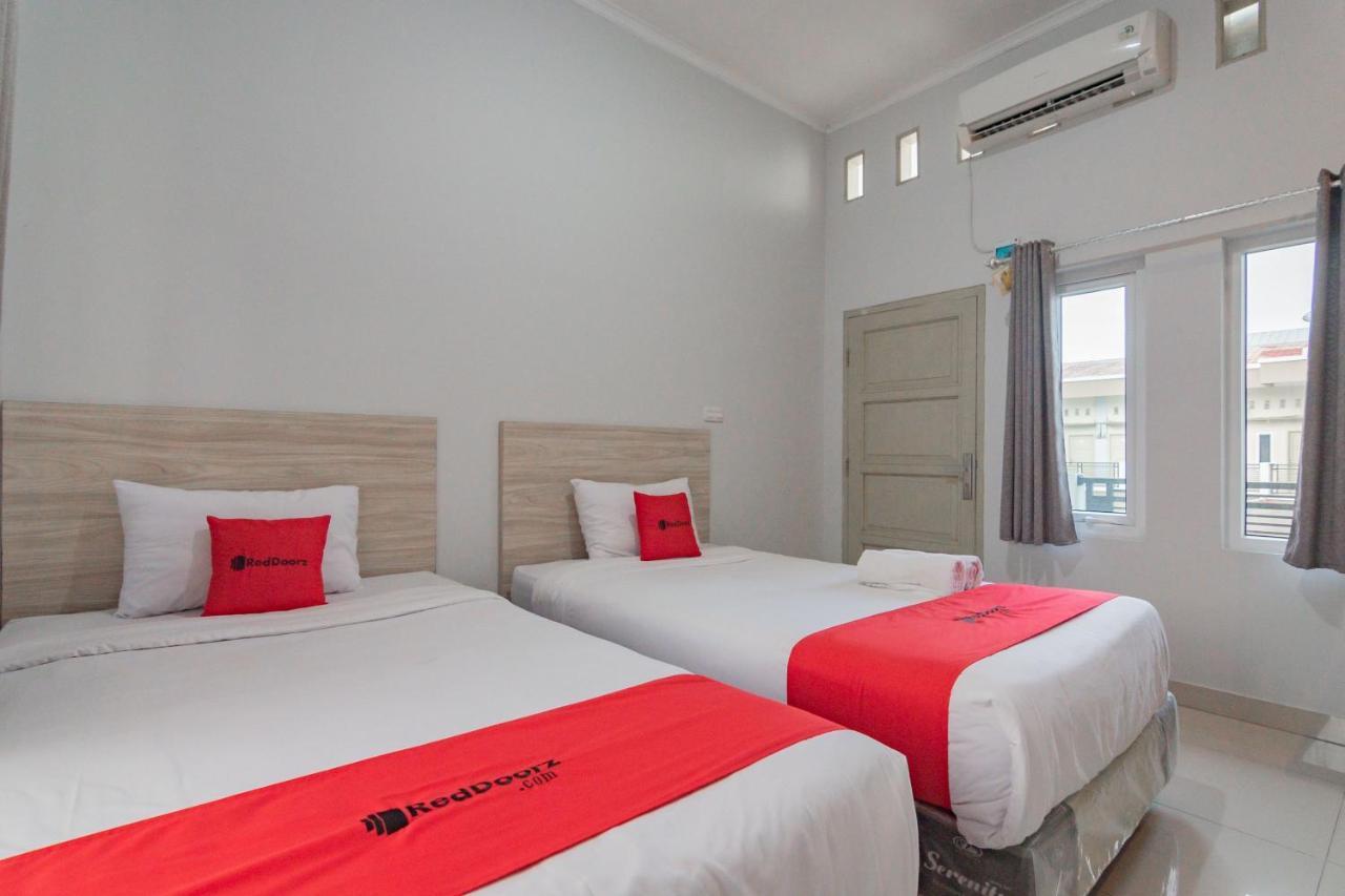 Reddoorz Plus Syariah @ Tuparev Cirebon 3 Eksteriør bilde
