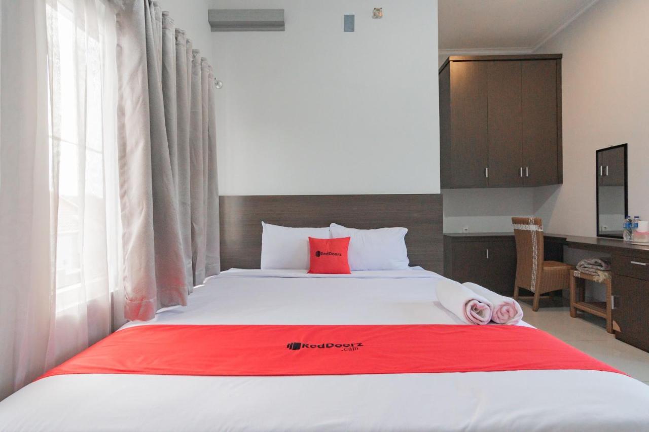 Reddoorz Plus Syariah @ Tuparev Cirebon 3 Eksteriør bilde