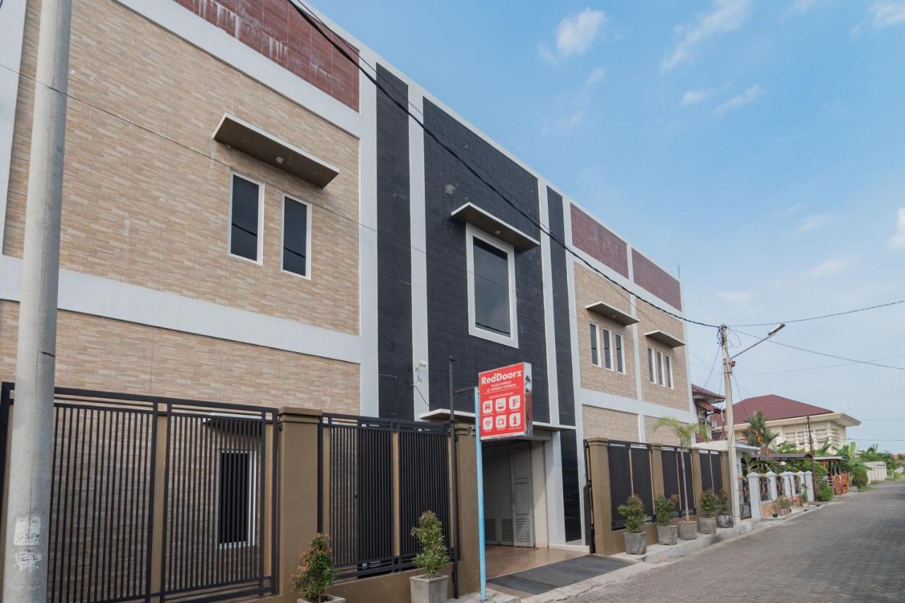 Reddoorz Plus Syariah @ Tuparev Cirebon 3 Eksteriør bilde