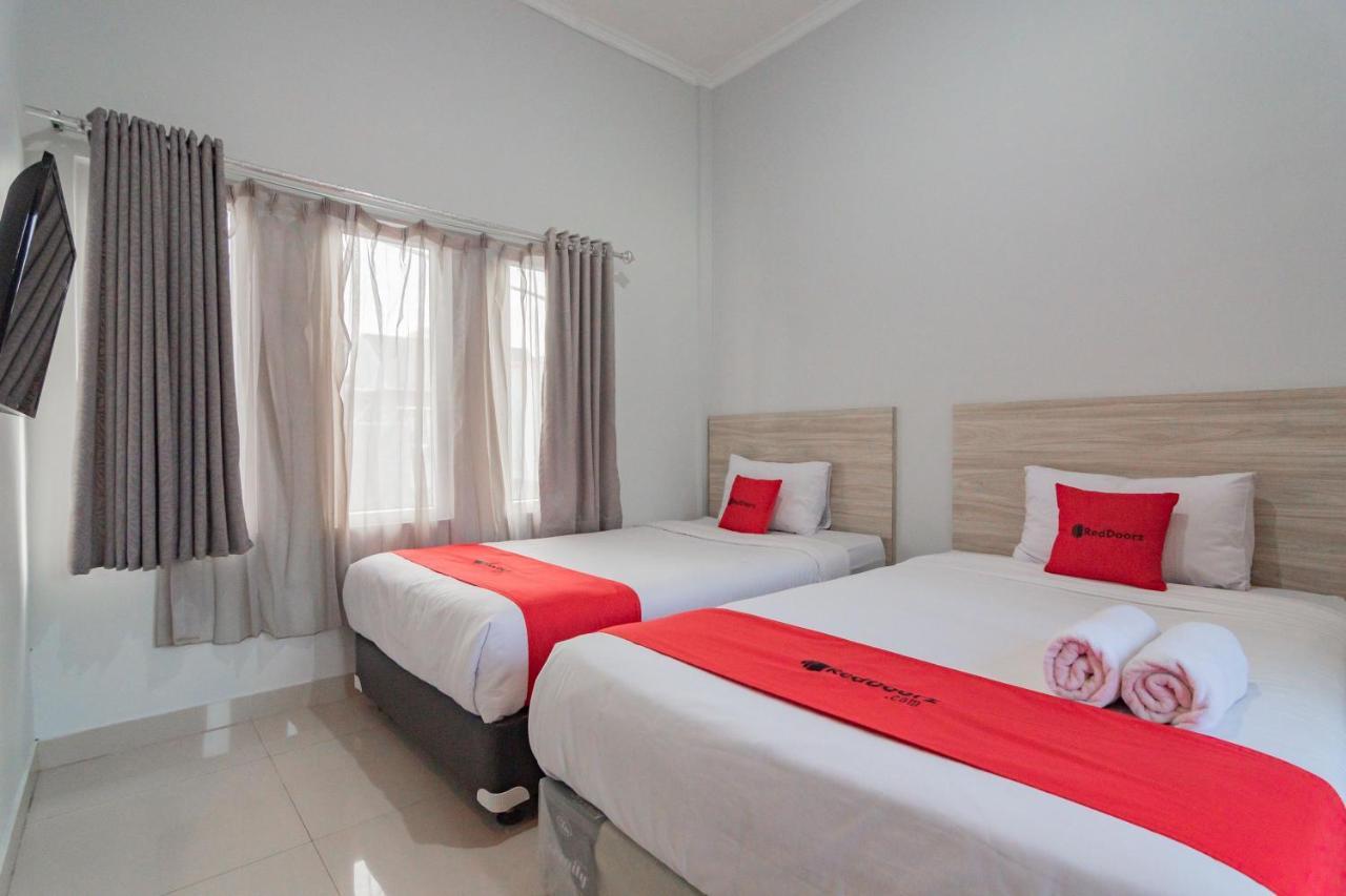 Reddoorz Plus Syariah @ Tuparev Cirebon 3 Eksteriør bilde
